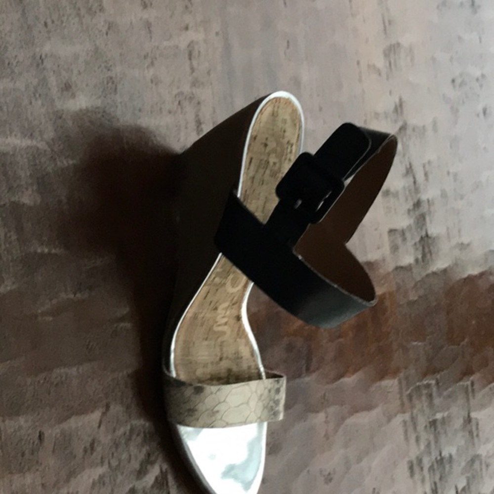 Shoes - Picture 4 of 5
